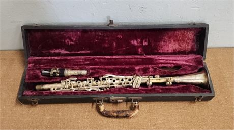 Vintage Victory Clarinet w/ Case