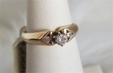 14k Gold Genuine Diamond Ring..Sz 5.5