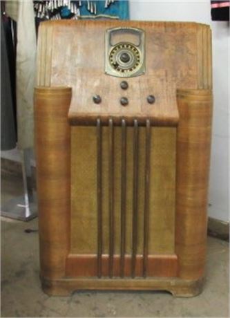 Vintage 1937 Philco Console Radio ... 18 x 28 x 43