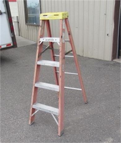 5' Fiberglass Step Ladder