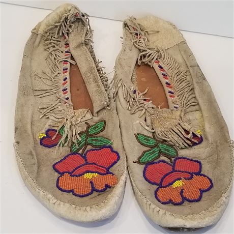 Native American Montana Crow Beaded Moccosins