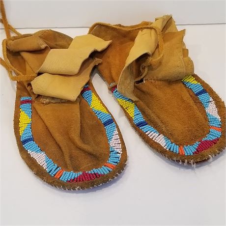 Native American Montana Crow Beaded Moccosins