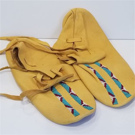 Native American Montana Crow Beaded Moccosins