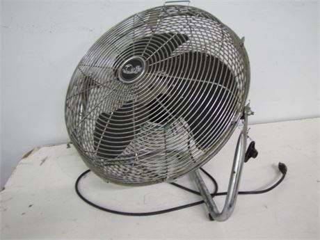 Commercial Kitchen Floor Fan...Works...Needs Cleaning (Tryan's Auction)