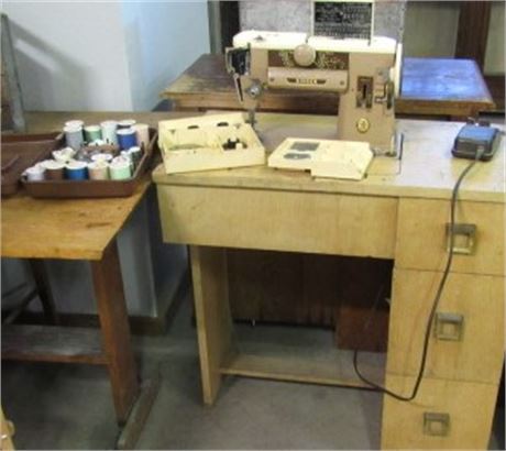 Vintage 1961 Singer Model 401A Slant-O-Matic Sewing Machine