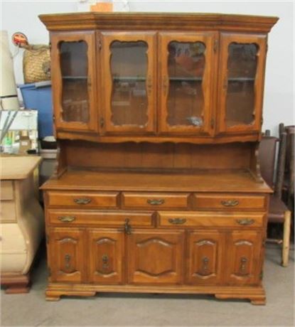 Nice Buffet/Hutch