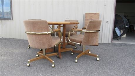 Very Nice Retro Dining Room Table w/ Leaf and 4 Rolling Chairs