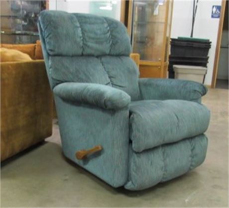 La-Z-Boy Recliner in Good Condition - Matches Lot #92