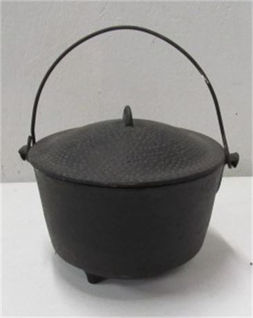 Well Seasoned 8" Cast Iron Dutch Oven