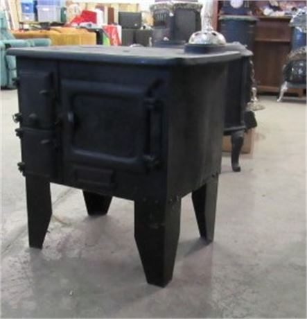 Antique Auto Stove w/ Coolk Top WKS #S712 Cast Iron Stove