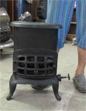 The Portsmouth Stove & Range Company Antique Cast Iron Stove