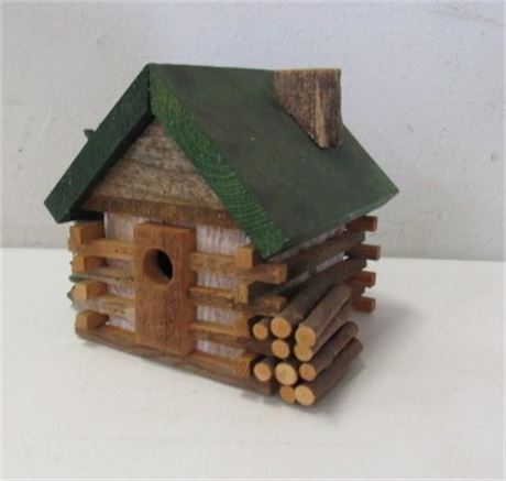 Log Cabin Birdhouse