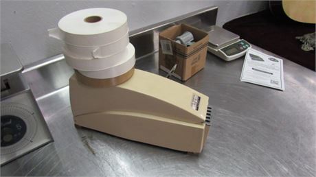 Tape Shooter for Packaging with Tape