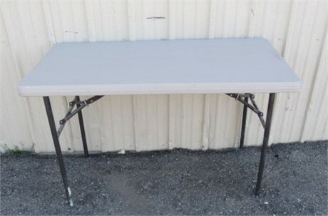 Folding 2'x4' Banquet Table