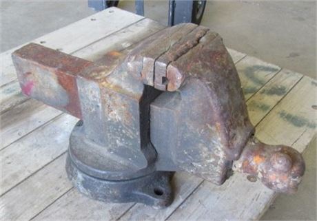 Heavy 4.5" Rock Island #571 Bench Vise