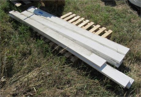 9 pc 8'x6"Viinyl Decking