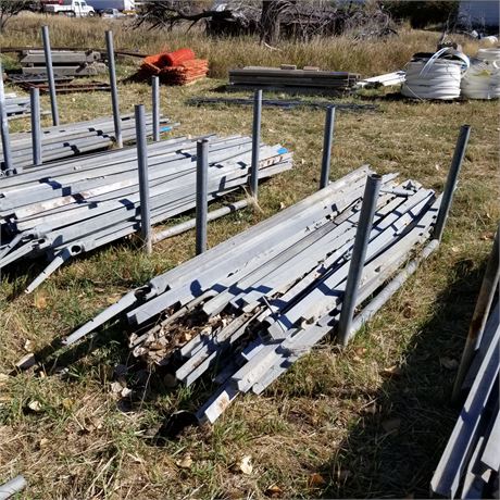 Galvanized H-Post 8ft Mostly...30pc approx ... with Rack