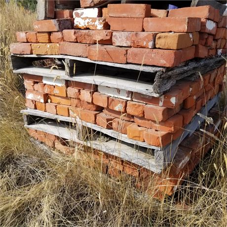 Middle Pallet Red Bricks Only!...8x4x2.5  200pc approx