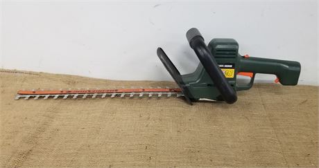 18" Hedge Hog Plug-In Hedge Trimmer