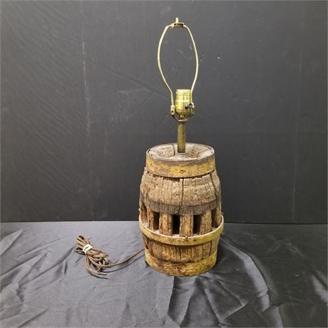 Vintage Wagon Wheel Hub Table Lamp (needs end on electrical cord)