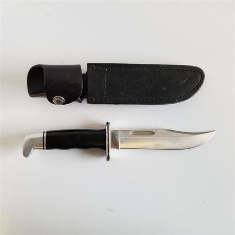 Buck Hunting Knife w/ Leather Sheath