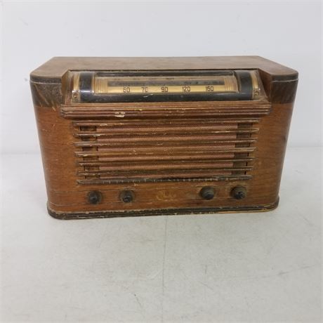Vintage Wooden Box Radio