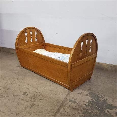 Vintage Wooden Bassinet - 38x21