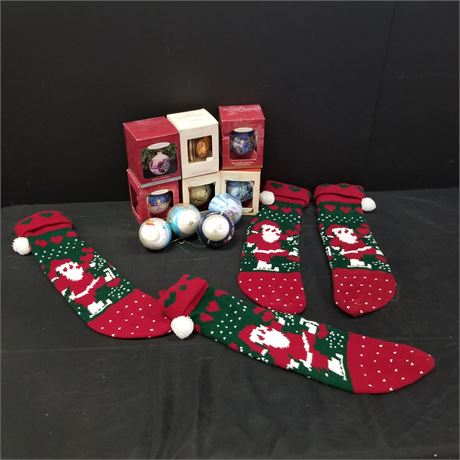 Assorted Christmas Décor Items