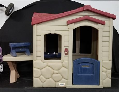 Little Tykes Play House - 68x32x32