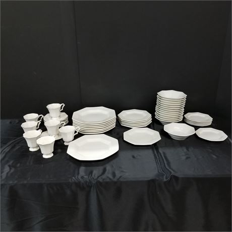 Dishware...Approx 47pcs,