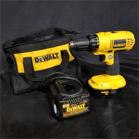 Nice Dewalt Cordless Drill Driver w/ Battery, Charger, & Carry Case