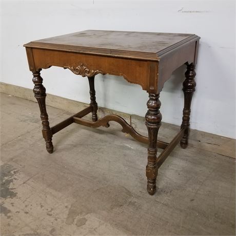 Vintage Accent Table...27x18x24