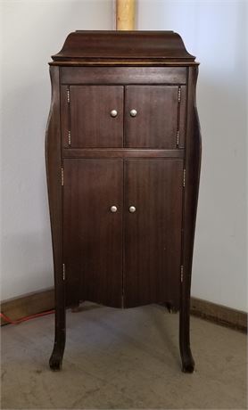Antique Victrola Cabinet (no victrola)...21x18x43
