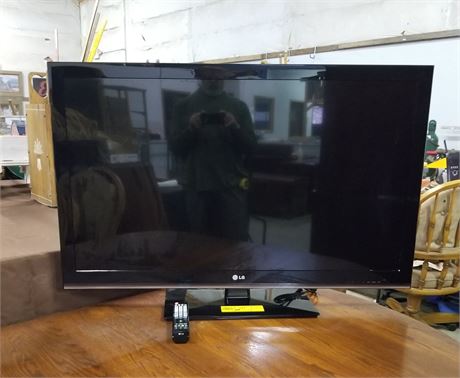 LG 47" Flat Screen w/ Remote