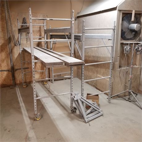 2 Rolling Scaffolds - 74x30x75