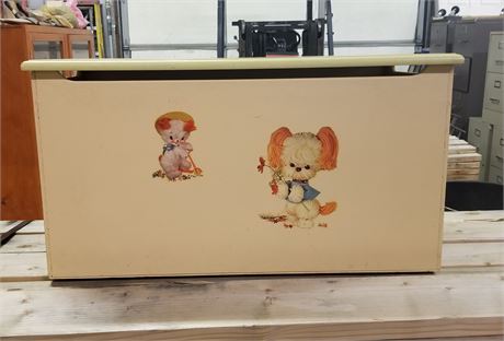Nice Vintage Childrens Wood Toy Box...30x15x17