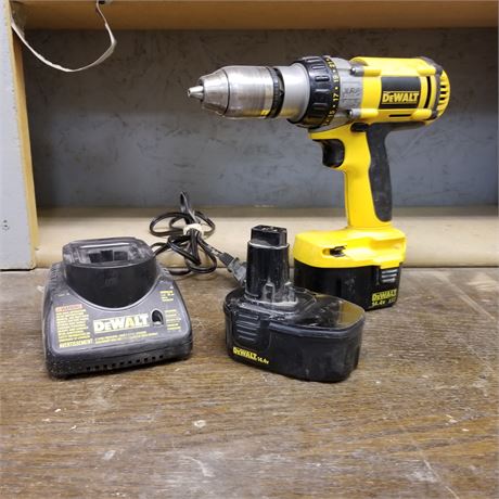 Dewalt Heavy Duty Cordess Drill with 2 Batterys & Charger