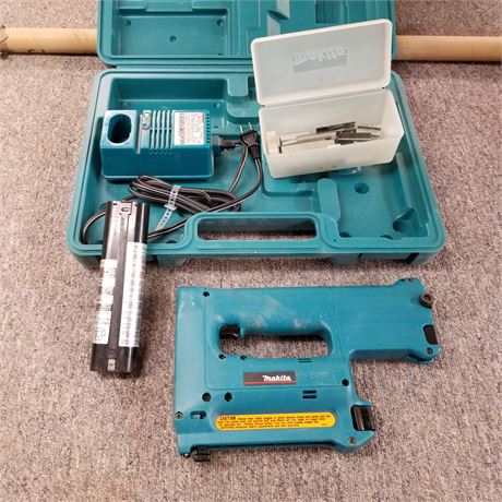 Makita Cordless Stapler with Case