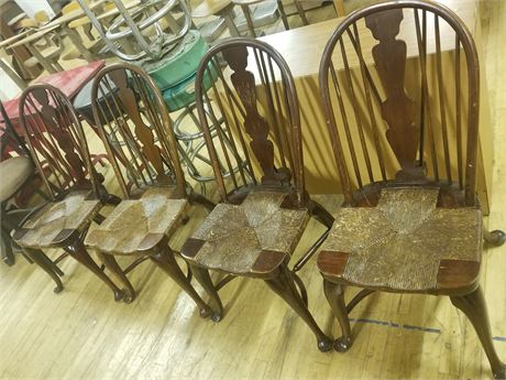 4 Matching Vintage Dining Chairs