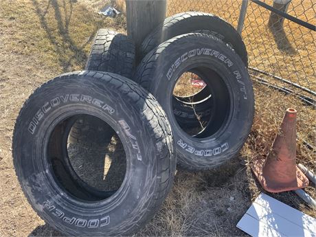 Full Set of Pickup Tires Size in Pictures
