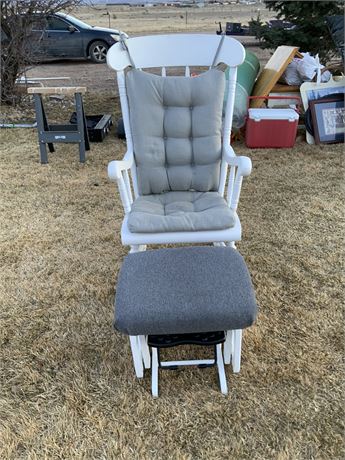 ROCKING CHAIR WITH OTTOMAN