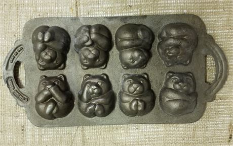 Cast Iron Bear Muffin Pan