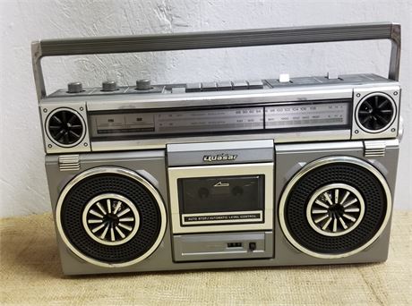 Retro Quasar Radio/Cassette Player