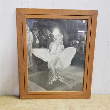 Framed Famous Marilyn Monroe Picture - 20x24