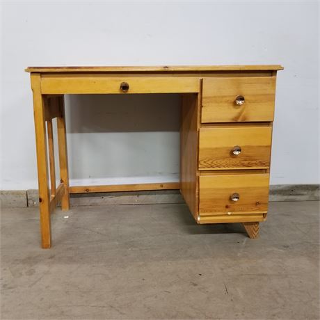 Pine Wood Desk - 40x21x32