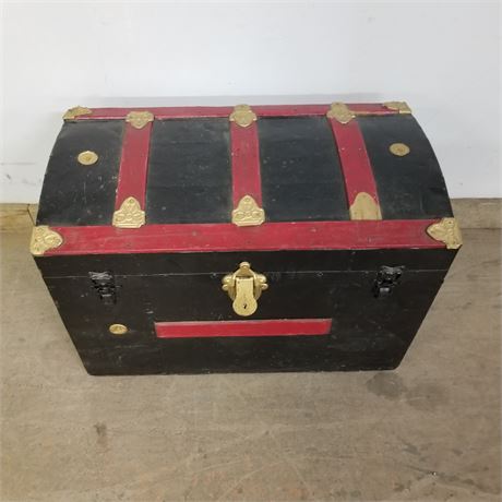Vintage Curved Top Trunk - 28x15x20