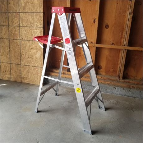 Blue Ribbon 4ft Aluminum Step Ladder