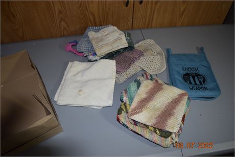pot holders and dish cloths