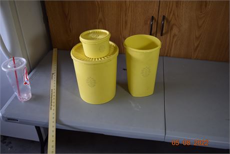 tupperware containers