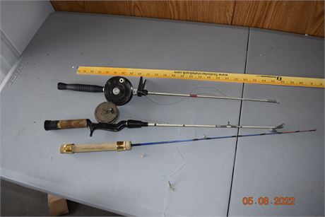 3 Ice fishing poles